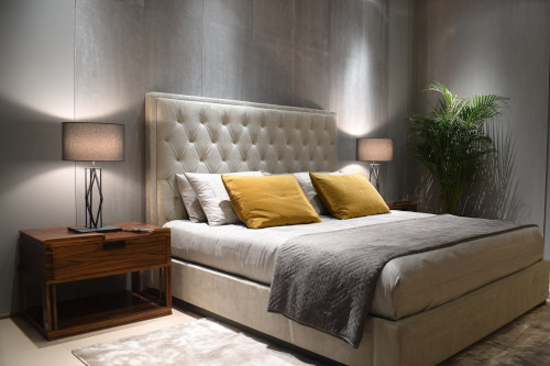 Jakie szafki nocne do łóżka tapicerowanego pasują najlepiej?