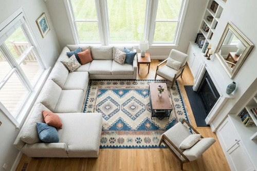 Jak ustawić narożnik w salonie? Porady dla małych i dużych wnętrz