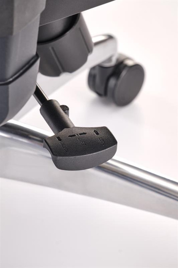 Fotel gabinetowy CASPER czarny ergonomiczny z regulacją i mechanizmem synchronicznym