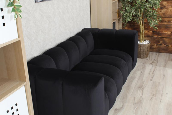 Sofa dwuosobowa do recepcji nowoczesna SOMA 2 tapicerowana czarnym welurem
