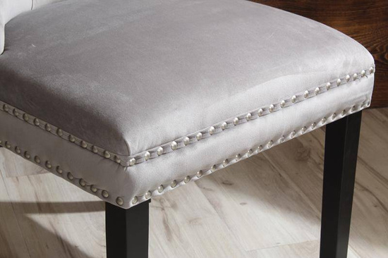 Krzesło na sprężynach pikowane z kołatką i ćwiekami HUGO szare