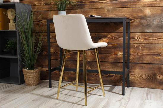 Welurowe krzesło barowe niskie PROXI pikowane jasny beż na złotych nogach