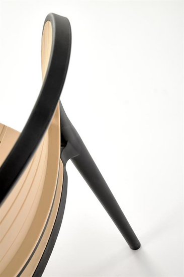 Krzesło K529 w kolorze czarnym z naturalnym wykończeniem