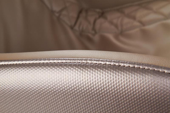 Nowoczesny fotel wypoczynkowy DOPIO z funkcją masażu w kolorze brązowo-beżowym