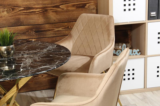 Krzesło w przeszycia skośne CARBO ciemny beż ze złotymi nóżkami