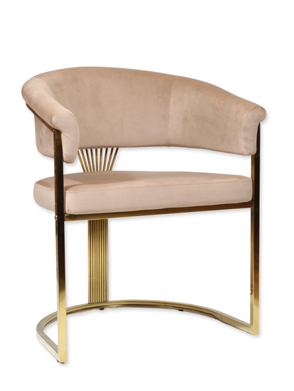 Duże wygodne krzesło z podłokietnikami GLAMMY VELVET ciemny beż na złotym stelażu