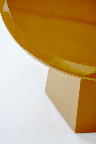 Nowoczesna ława LOCA w kolorze musztardowym