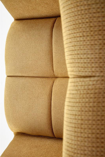 Fotel wypoczynkowy BYRON w kolorze musztardowym 