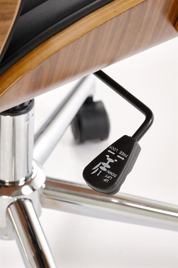 Fotel gabinetowy TIMBER orzechowe wykończenie z czarną tapicerką z ekoskóry