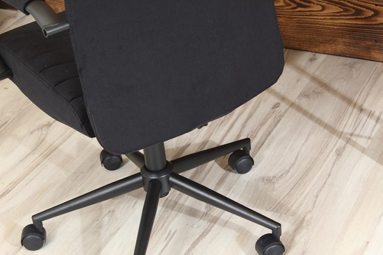 Welurowy fotel biurowy DORIAN na czarnym stelażu