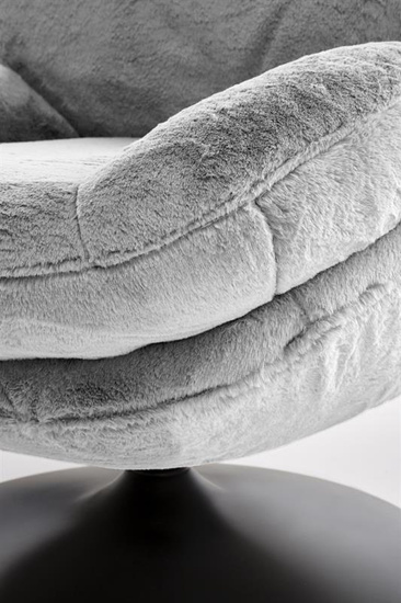 Fotel wypoczynkowy  na czarnej okrągłej podstawie SHELL w popielatym odcieniu tkaniny LAPIT 