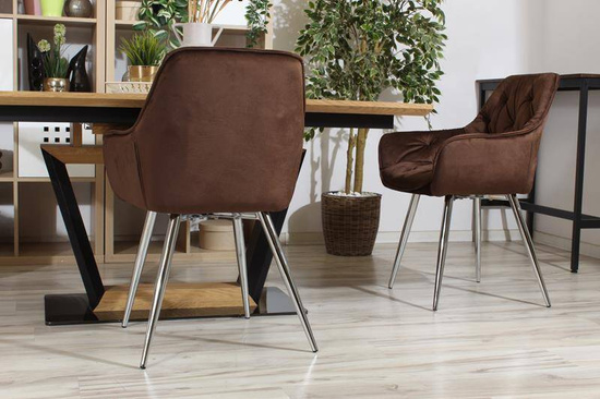 Krzesło fotelowe z podłokietnikami AURORA | brązowy welur, chromowane nogi, pikowana tapicerka