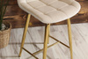 Welurowe krzesło barowe niskie PROXI pikowane jasny beż na złotych nogach
