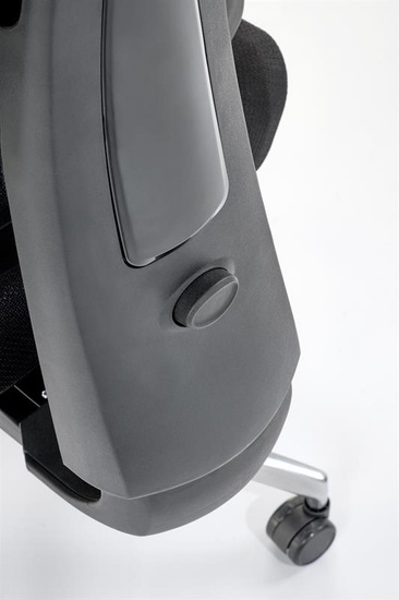 Ergonomiczny fotel gabinetowy MARCUS w kolorze czarnym z aluminiową podstawą