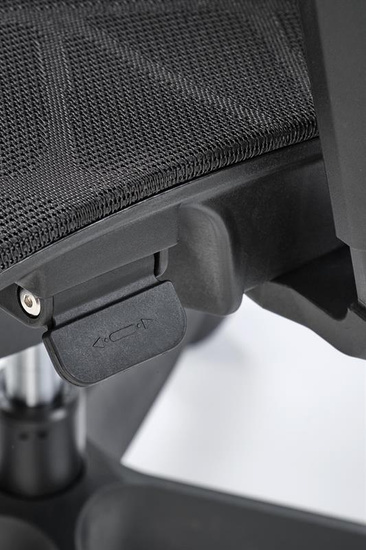 Fotel gabinetowy z regulacją wysokości podłokietników OSVALDO czarny