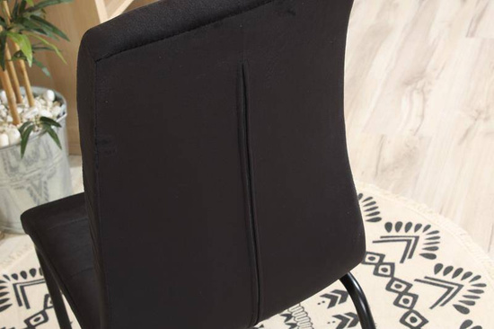 Krzesło CORSO C z kwadratowymi przeszyciami czarny welur na czarnych nogach