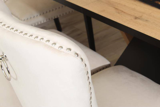 Krzesło na sprężynach pikowane z kołatką i ćwiekami HUGO jasny beż