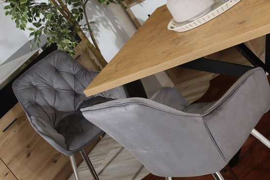 Krzesło fotelowe z podłokietnikami AURORA | szary welur, chromowane nogi, pikowana tapicerka