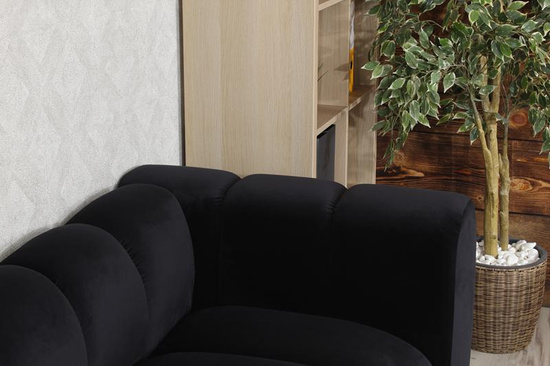 Sofa dwuosobowa do recepcji nowoczesna SOMA 2 tapicerowana czarnym welurem