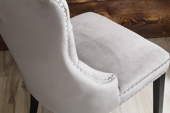 Krzesło na sprężynach pikowane z kołatką i ćwiekami HUGO szare