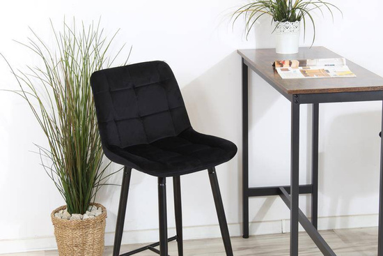 Welurowe krzesło do wyspy niskie PROXI pikowane czarne na czarnych nogach