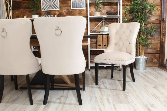 Krzesło na sprężynach pikowane z kołatką i ćwiekami HUGO jasny beż