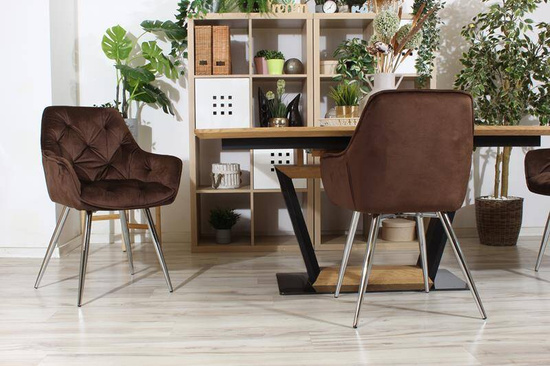 Krzesło fotelowe z podłokietnikami AURORA | brązowy welur, chromowane nogi, pikowana tapicerka