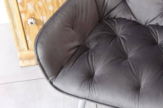 Krzesło fotelowe z podłokietnikami AURORA | szary welur, chromowane nogi, pikowana tapicerka