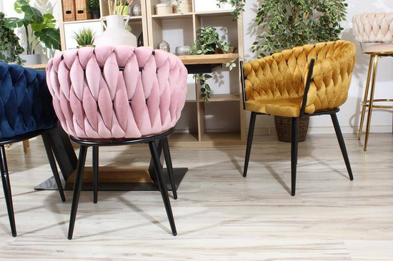 Welurowe krzesło glamour ROSA 2 | różowa plecionka, czarny stelaż