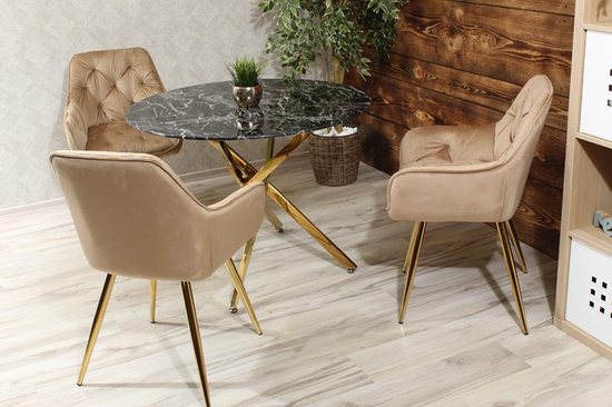 Pikowane krzesło z marszczeniami AURORA ciemny beż ze złotymi nogami