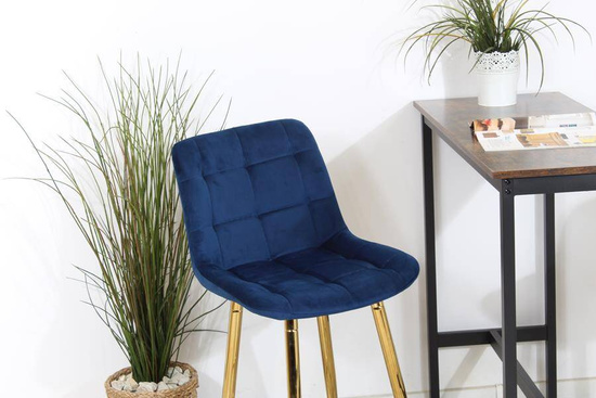 Welurowe krzesło barowe niskie PROXI pikowane granatowe na złotych nogach