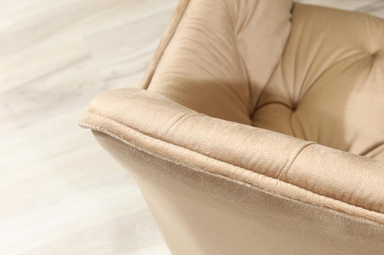 Pikowane krzesło z marszczeniami AURORA ciemny beż ze złotymi nogami