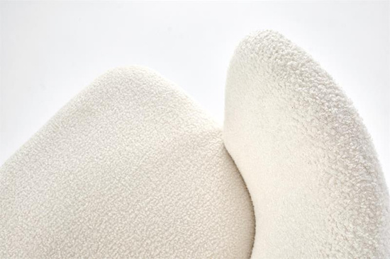 Krzesło w tkaninie boucle K518 w kolorze kremowym