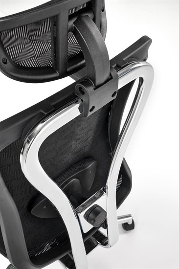 Fotel gabinetowy VIXEN w kolorze czarnym