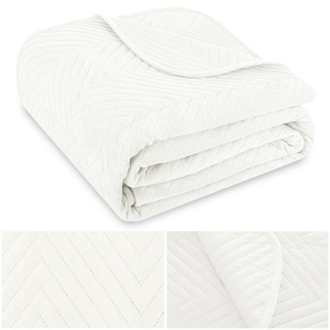 Narzuta na łóżko z weluru CADEN 07 biała jodełka 220 x 240