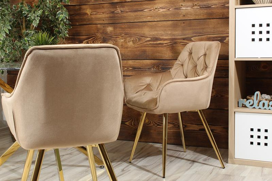 Pikowane krzesło z marszczeniami AURORA ciemny beż ze złotymi nogami