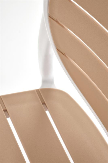 Krzesło K529 w kolorze białym z naturalnym wykończeniem