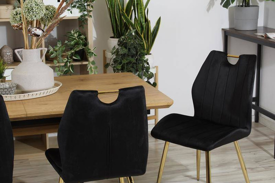 Nowoczesne krzesło welurowe MOLLY | czarna tkanina, złote detale