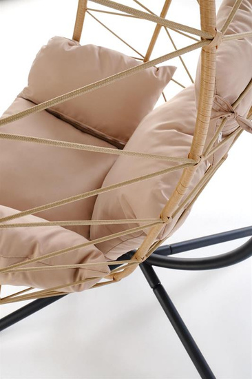 Stylowy fotel ogrodowy SNAKE w kolorze naturalnym z beżowymi poduszkami