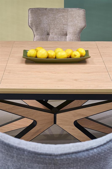 Krzesło z obrotowym siedziskiem K573 w beżowym kolorze