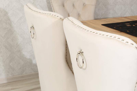 Krzesło na sprężynach pikowane z kołatką i ćwiekami HUGO jasny beż