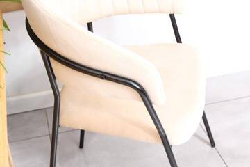 Eleganckie krzesło do jadalni MALE | beżowy welur, czarny stelaż