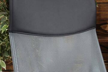 Nowoczesny fotel biurowy z tkaniną membranową VIRE szaro-czarny