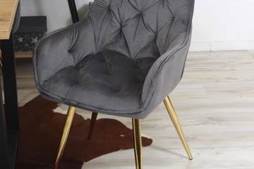 Pikowane welurowe krzesło z podłokietnikami AURORA szare ze złotymi nogami