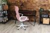 Fotel biurowy do nowoczesnego biura DENZEL różowo-biały